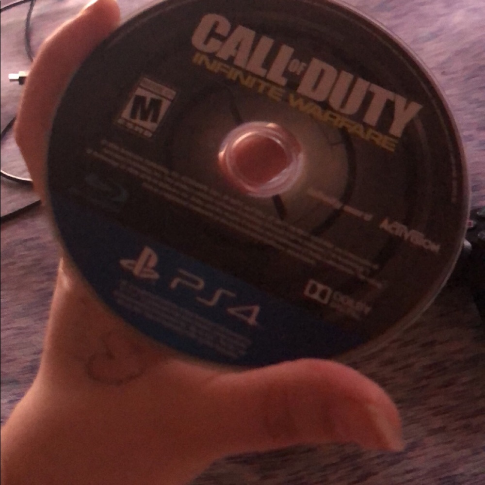 PS4 - Picture 2 of 2
